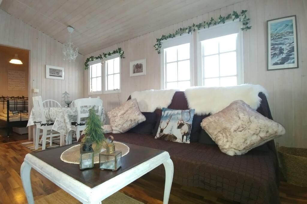Cosy Cottage-Alfabakki-With Hot Tub Stori-Bakki エクステリア 写真