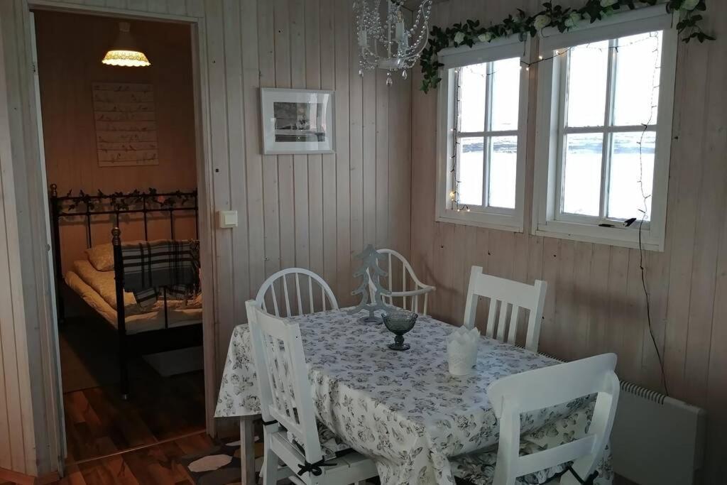 Cosy Cottage-Alfabakki-With Hot Tub Stori-Bakki エクステリア 写真